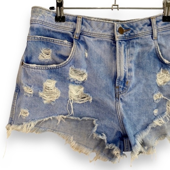 Zara Trafulac - Boyfriend Denim Short in Island Blue - 8 Turkey - Picture 4 of 11